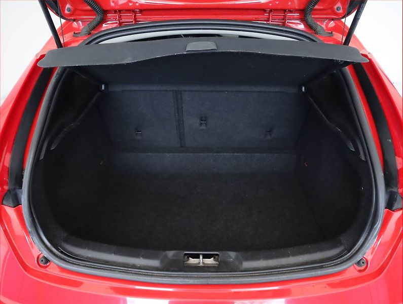 Volvo V40 (2019) 1.5 T3, Automat, Serv.kniha - fotka 14 z 19