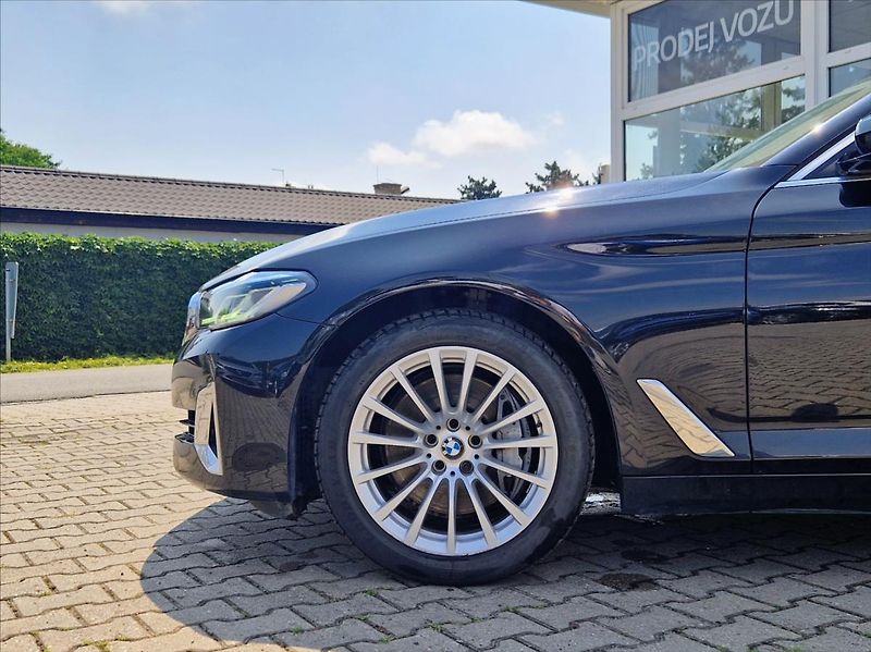 BMW Řada 5 3,0 530d TOURING KOMPLETVÝBAVA - fotka 9 z 46