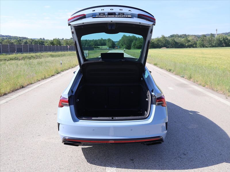 Škoda Octavia 2,0 TSI 195kW DSG RS DPH 1.Maj - fotka 9 z 34