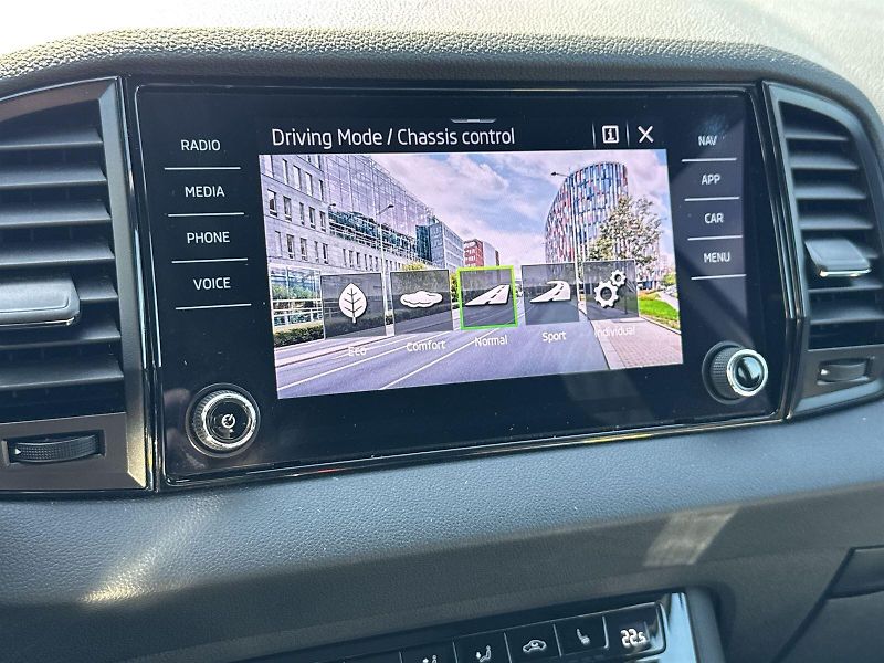 Škoda Karoq (2022) 2.0 TDI Sportline - fotka 22 z 35