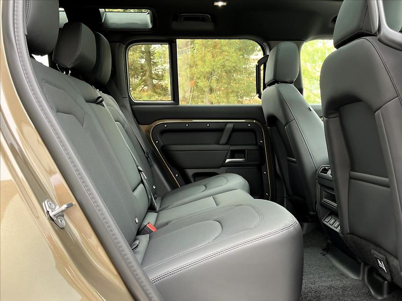 Land Rover Defender (2026) 110 D200 S - fotka 29 z 29