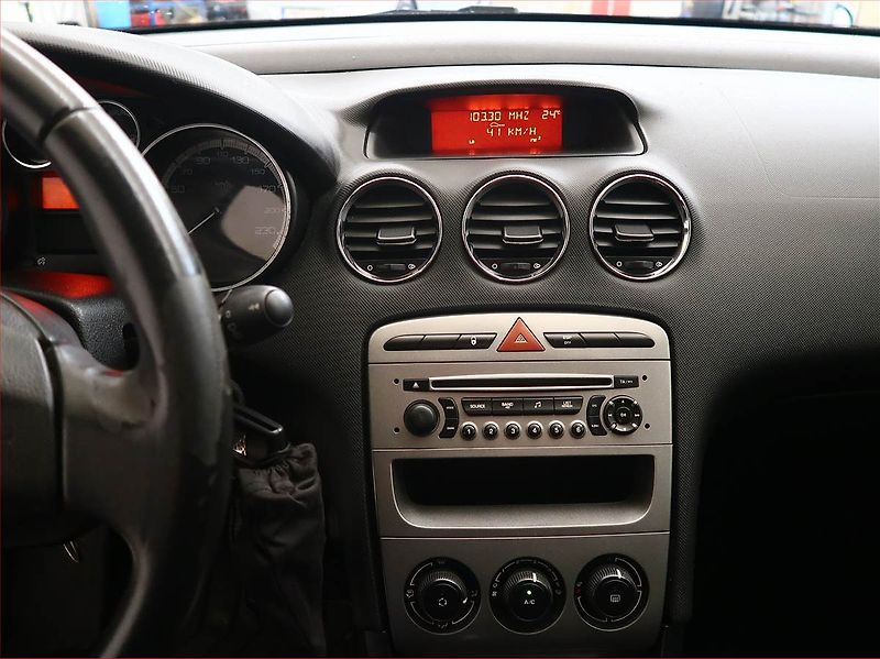 Peugeot 308 (2008) 1.6 VTi, za skvělou cenu - fotka 12 z 14