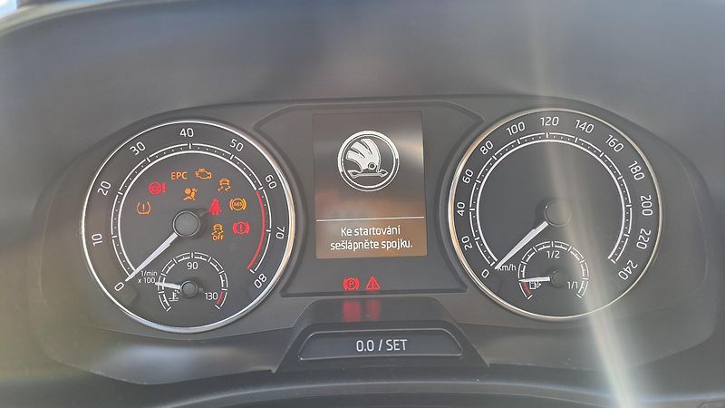 Škoda Fabia 1.0 TSI Comfort+NAVI - fotka 22 z 26