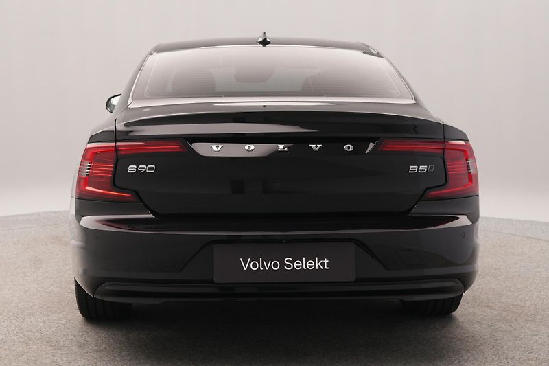 Volvo S90 B5 AWD MOMENTUM PRO  - fotka 8 z 45