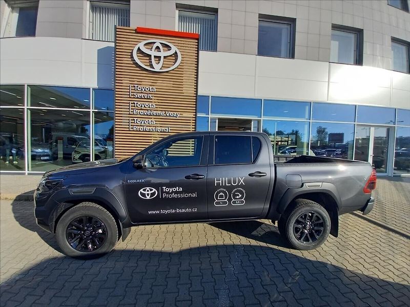 Toyota Hilux 2,8 Invincible  Double Cab - fotka 3 z 13