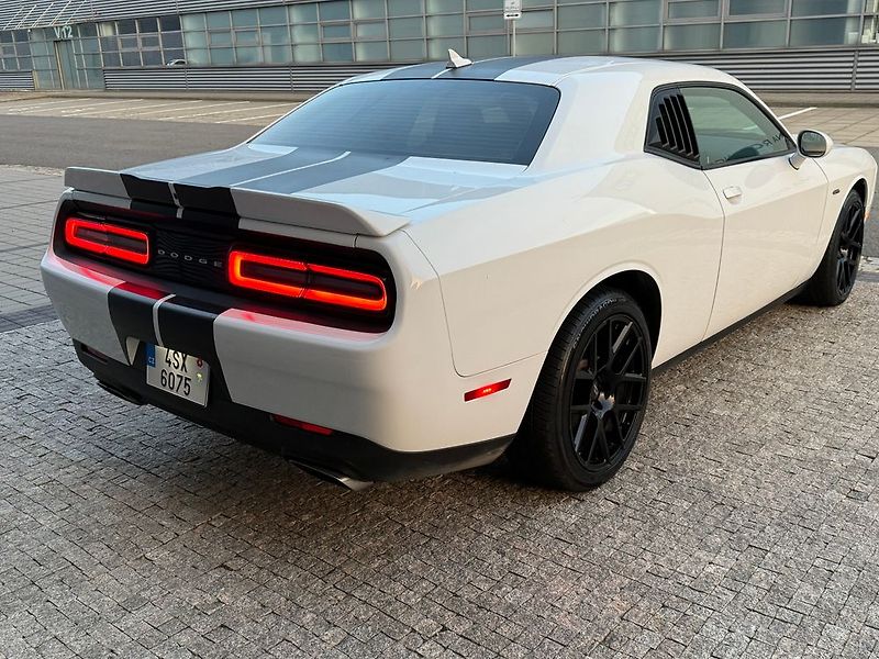 Dodge Challenger (2017) - fotka 9 z 46