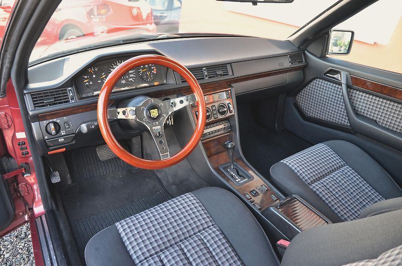Mercedes-Benz 124 (1988) W124 300 CE 132kW AUTOMAT - fotka 22 z 39