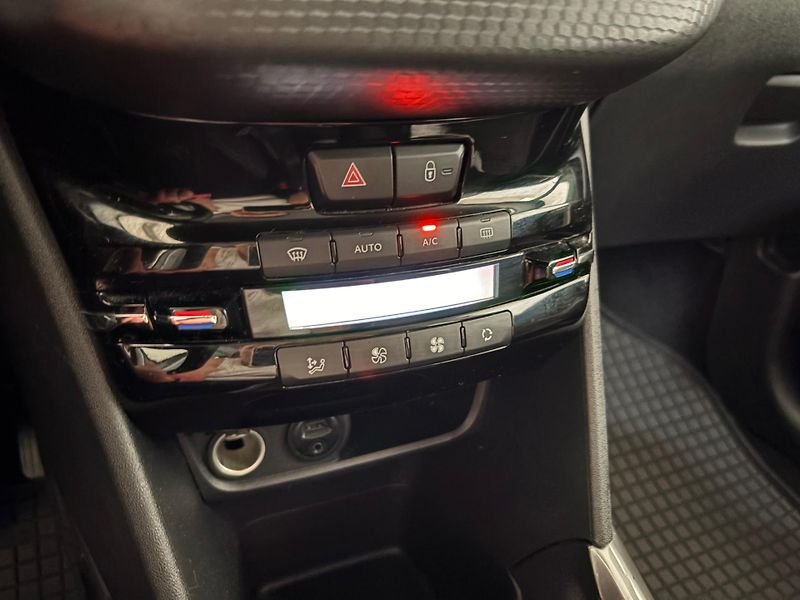 Peugeot 2008 (2017) GT-Line 1.6 BlueHDi 100K MAN5 - fotka 20 z 33