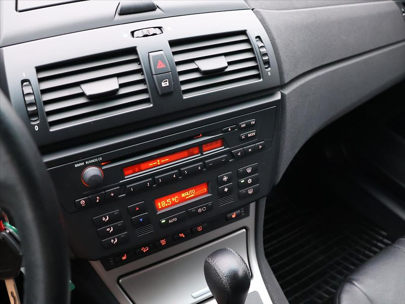 BMW X3 3,0 d 150kW Aut. 4x4 Xenon - fotka 20 z 32