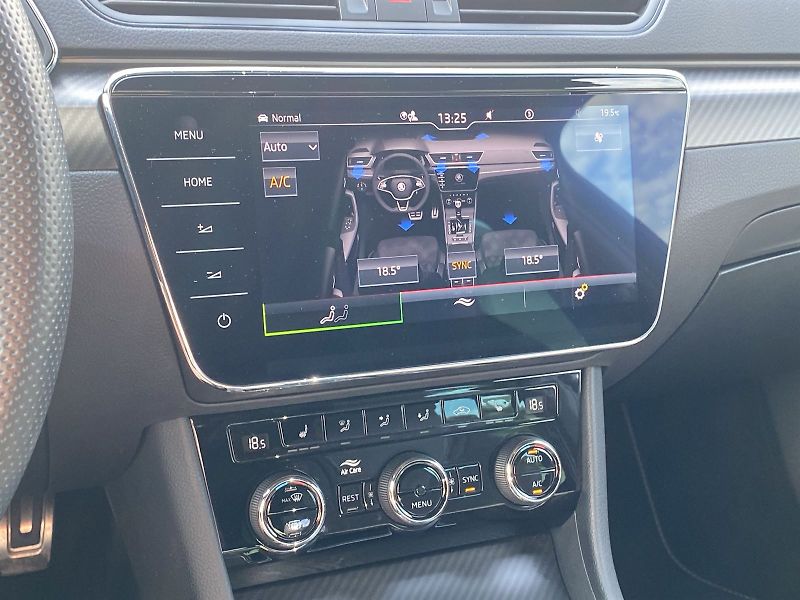 Škoda Superb (2022) Combi 2.0 TDI DSG Sportline - fotka 18 z 35