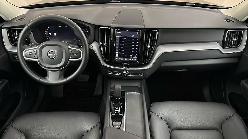 Volvo XC60 2.0 B4 AUT AWD Momentum Pro - fotka 8 z 31