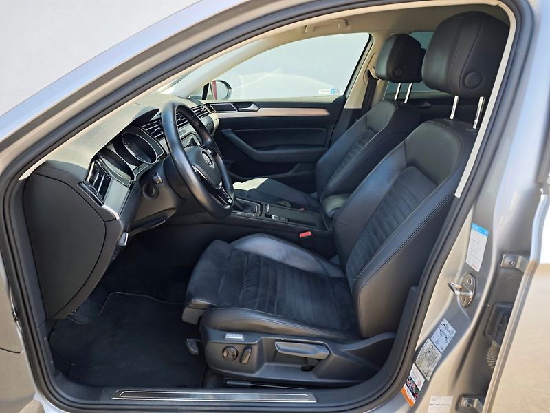 Volkswagen Passat (2017) 2.0 TDi Highline ACC Manuál - fotka 14 z 36