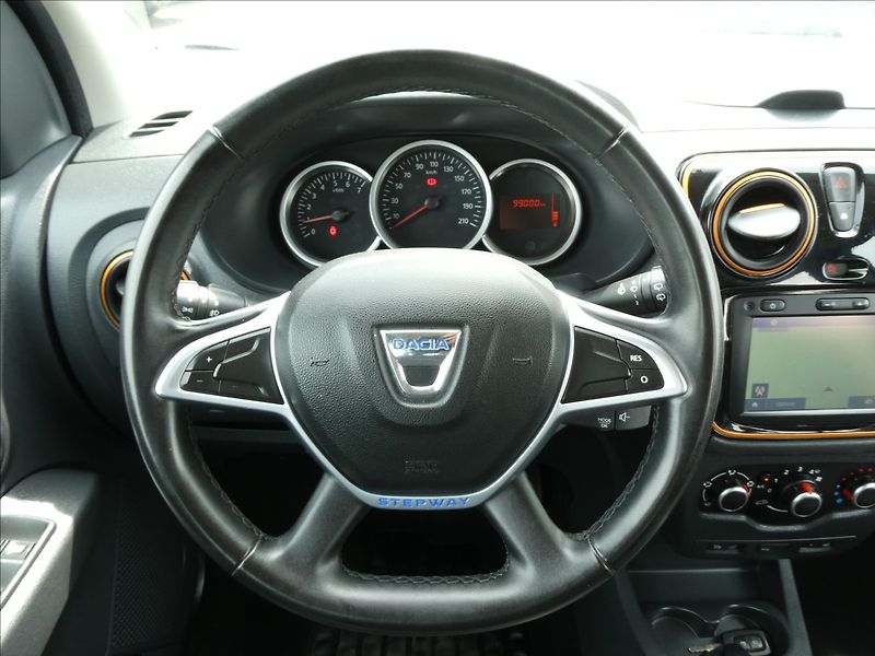 Dacia Lodgy 1,2 TCe 85kW klima,NAVI,závěs - fotka 27 z 35
