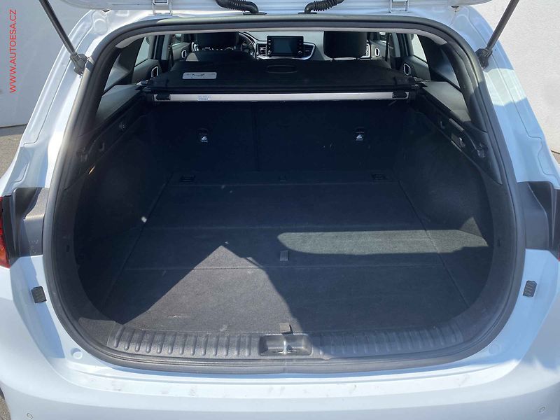 Kia Ceed (2022) 1.5 T-GDi SW, 1.maj,ČR, Spin - fotka 7 z 18