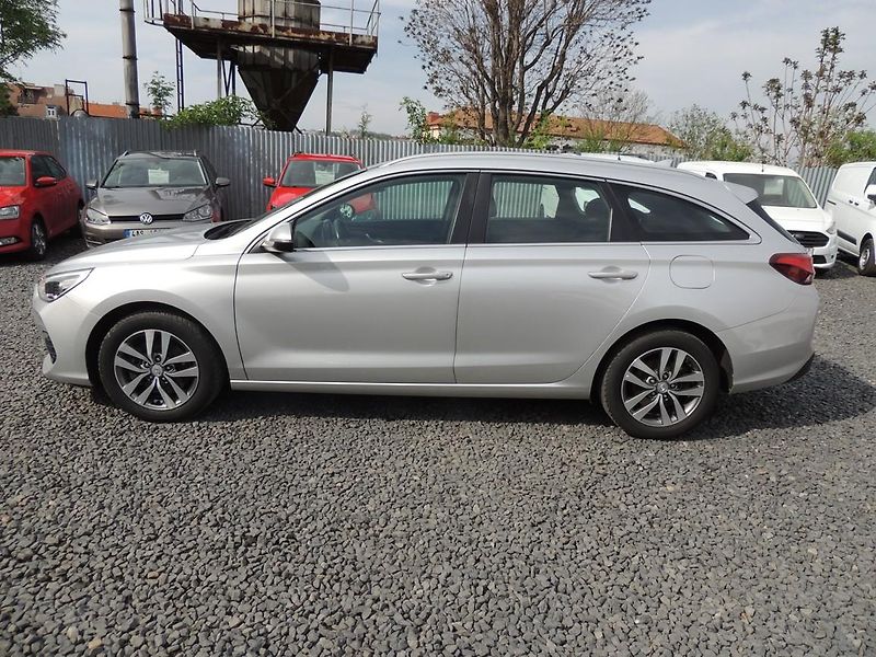 Hyundai i30 (2019) Combi 1.6CRDi,100kw,automat,ČR - fotka 8 z 52