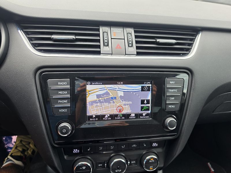 Škoda Octavia 2.0TDI DSG Tz - fotka 22 z 23