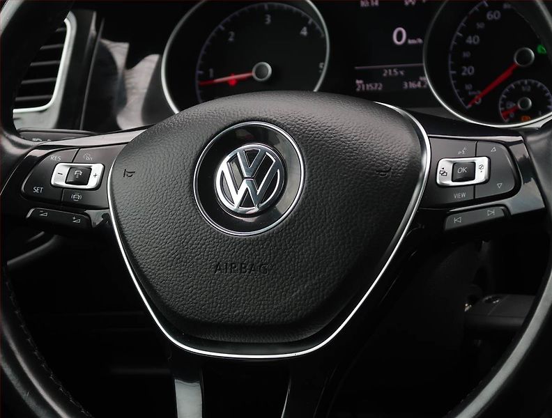 Volkswagen Golf (2019) Highline 2.0 TDI, Automat - fotka 20 z 20