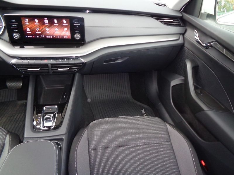 Škoda Octavia OCT.COM M-HEV AMB TS 110/1.5 A - fotka 19 z 29