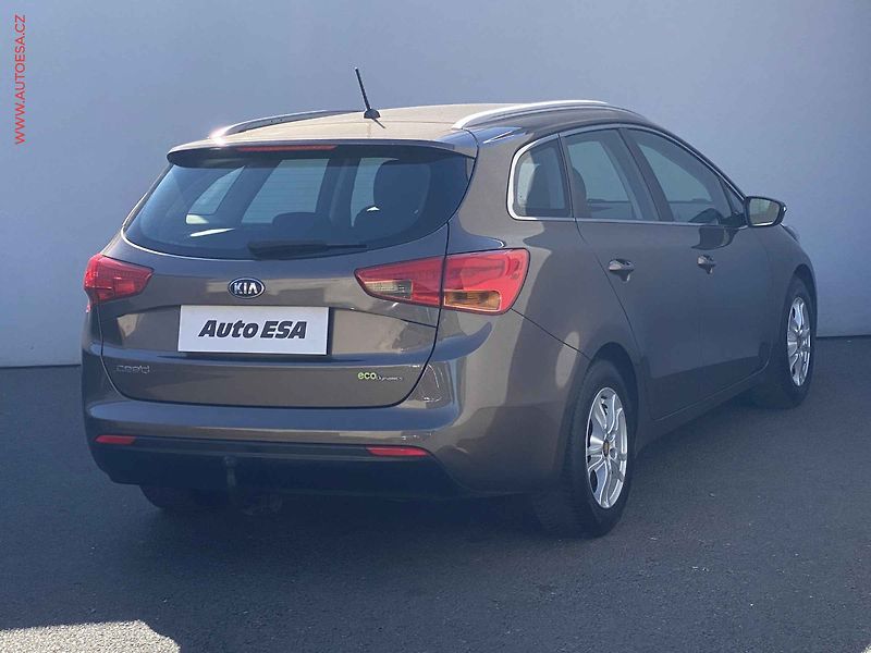 Kia Ceed (2013) 1.6 GDi, AC, TZ - fotka 4 z 16