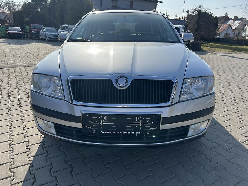 Škoda Octavia 1,9TDi DSG combi Team Edition - fotka 17 z 50
