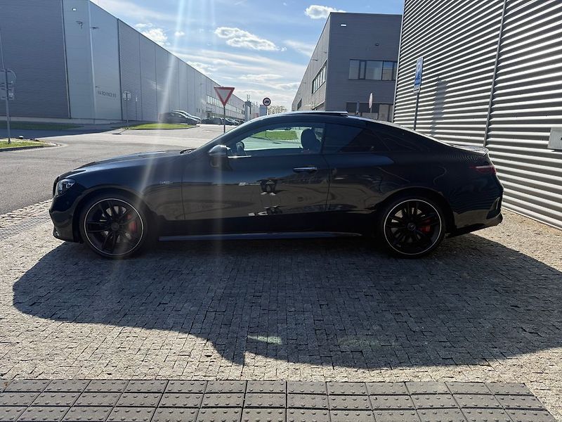 Mercedes-Benz Třídy E (2022) - fotka 5 z 91