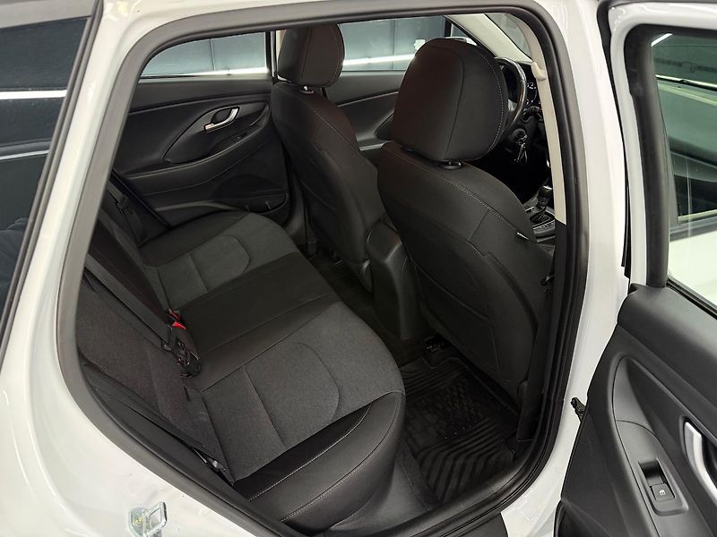 Hyundai i30 (2022) CW 1.5 T-GDi mHEV Family DCT - fotka 12 z 25