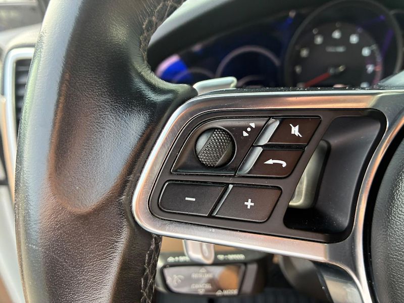 Porsche Cayenne (2019) 3.0, 250KW, 4x4, 360°, KEYLESS - fotka 22 z 38