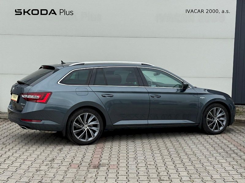 Škoda Superb (2017) Combi 2.0 TSI 206 kW 4x4 DSG L - fotka 2 z 25
