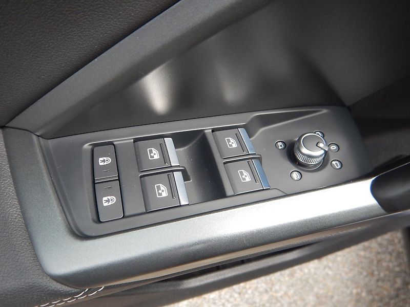 Audi Q3 S-LINE 1.5 TFSI, ČR, DSG - fotka 16 z 31