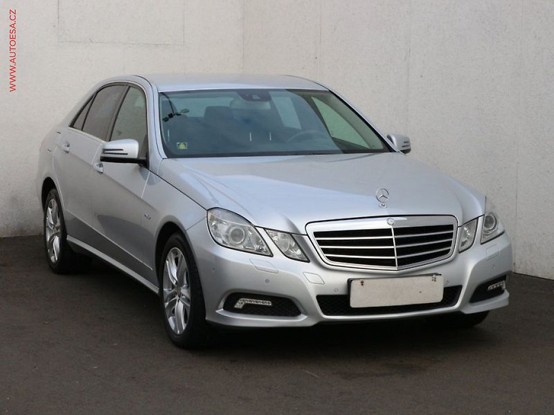 Mercedes-Benz Třídy E (2013) 2.0 E200, AT, LED, navi - fotka 1 z 3
