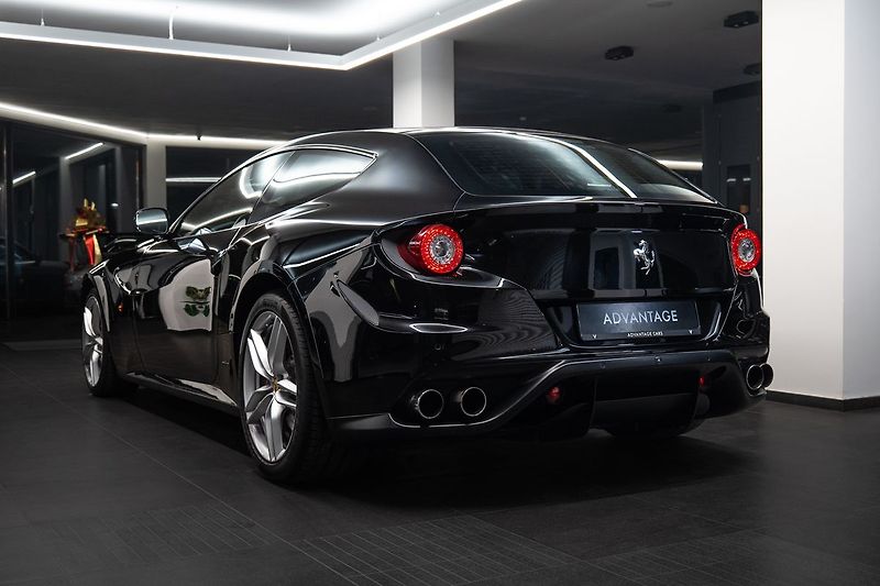 Ferrari FF V12 - fotka 4 z 20