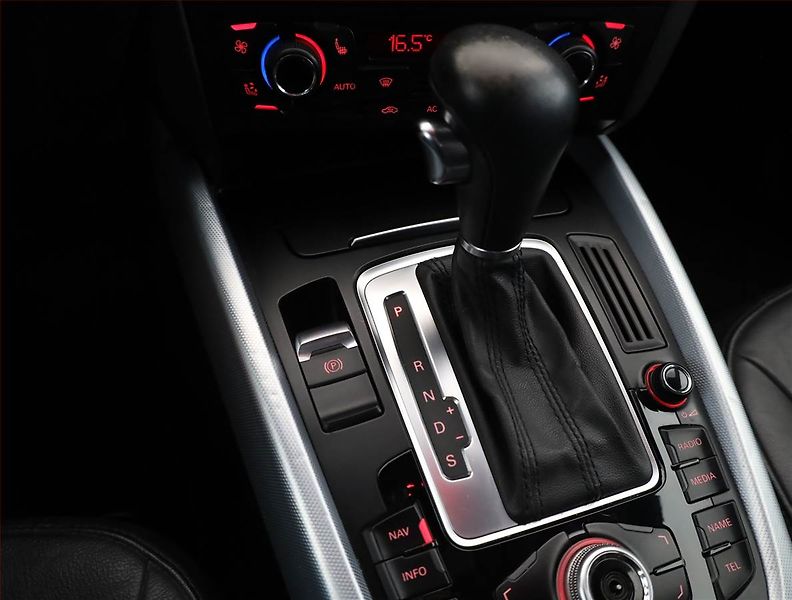 Audi Q5 (2009) 3.0 TDI, 4X4, Automat, Navi - fotka 12 z 16
