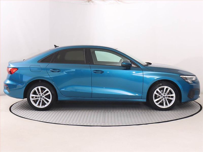 Audi A3 (2022) 35 TFSI - fotka 6 z 19