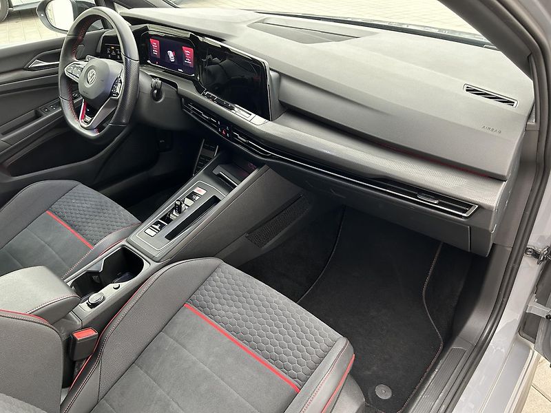 Volkswagen Golf 2.0 GTI  PERFORMANCE - fotka 29 z 30