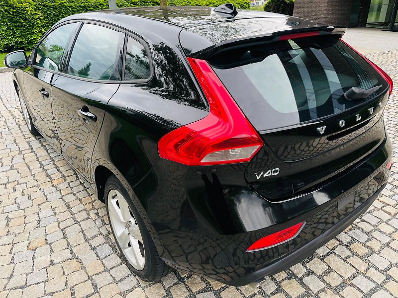 Volvo V40 2.0D3 5VÁLEC MANUÁL 1MAJITEL - fotka 17 z 41