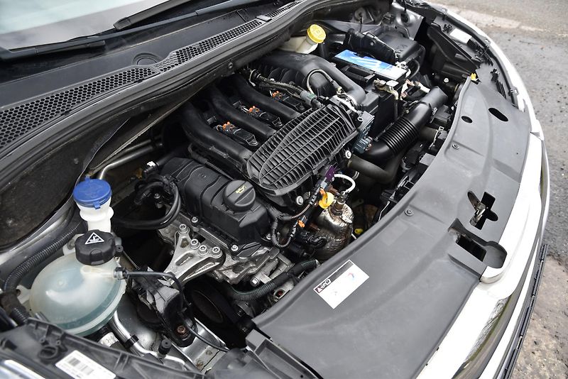 Peugeot 2008 1.2, KLIMATIZACE, TEMPOMAT - fotka 33 z 36