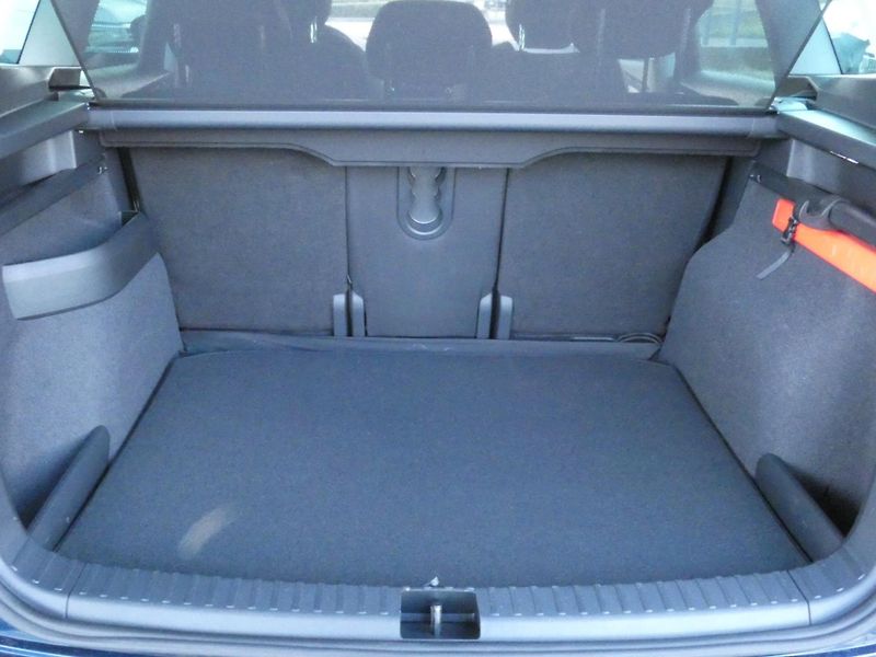 Škoda Karoq FL 4x4 Style 2.0 TDI /110 kW 7 - fotka 15 z 30
