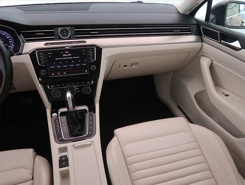 Volkswagen Passat (2015) Highline 2.0 BiTDI, 4X4 - fotka 8 z 13