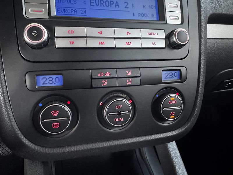 Volkswagen Golf (2008) Variant 1.4 TSI 103 KW  - fotka 15 z 19