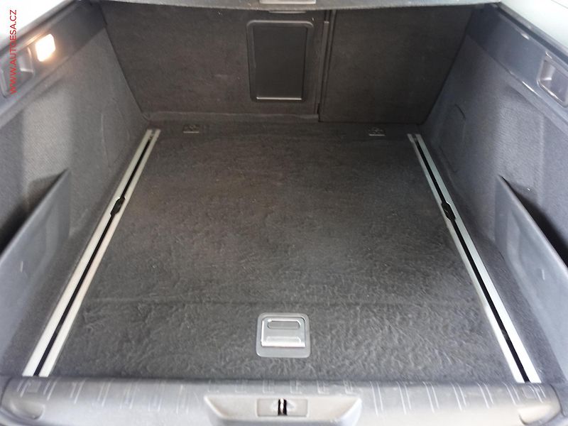Peugeot 308 (2018) 1.5 HDi, Navi, AC - fotka 7 z 22