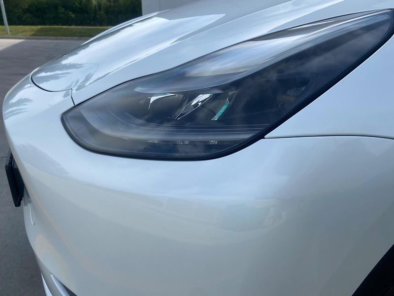 Tesla Model Y (2023) Long Range 378 kW  2023 - fotka 5 z 19