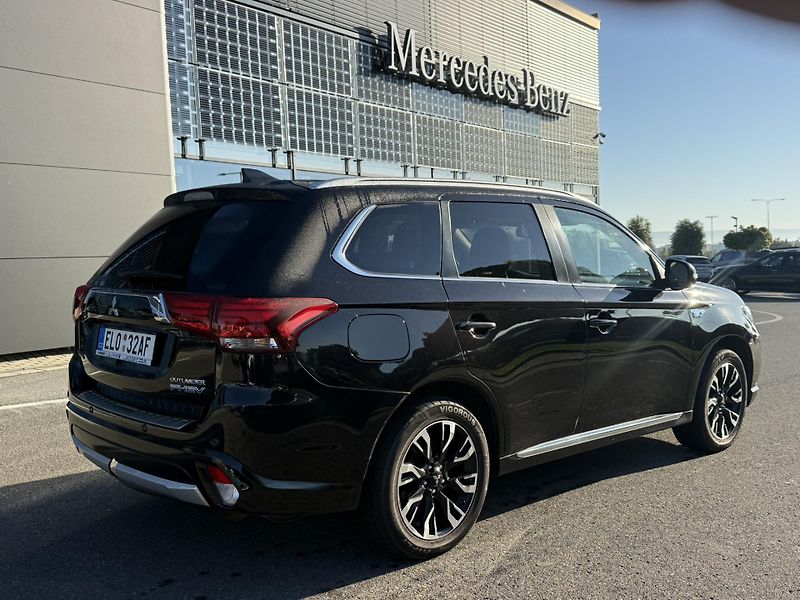 Mitsubishi Outlander (2017) - fotka 8 z 37