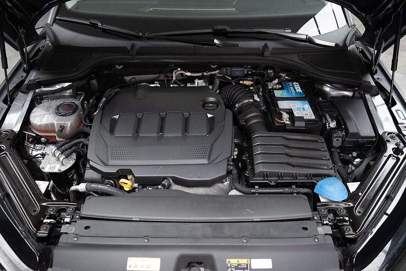 Škoda Octavia 2.0 TDI DSG*MASÁŽE*ACC*DPH* - fotka 32 z 38