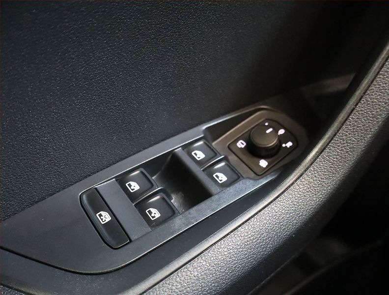 Škoda Karoq (2024) Sportline 1.5 TSI - fotka 21 z 24