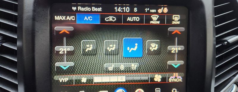 Jeep Cherokee (2015) 2.0D MJET LIMITED AWD LED DPH - fotka 48 z 54