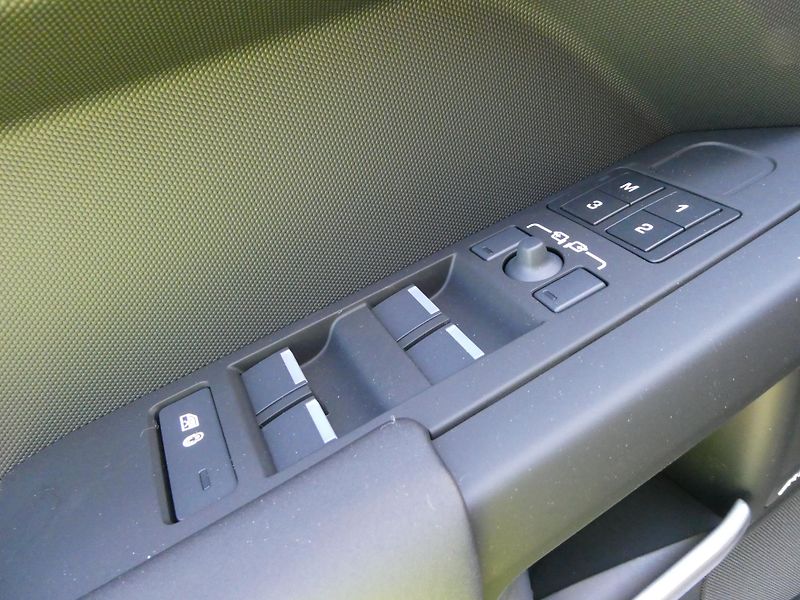 Land Rover Defender (2026) 110 3,0 X-Dynamic SE D250 - fotka 12 z 35