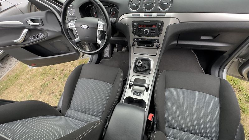 Ford Galaxy (2011) 7x míst  - fotka 14 z 16