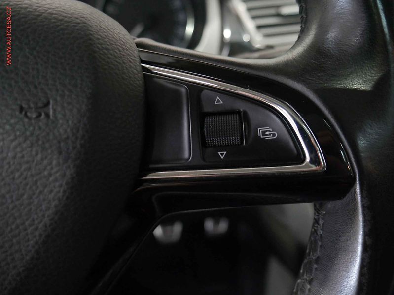 Škoda Rapid (2014) 1.2 TSi, 1.maj, Xenon - fotka 13 z 18