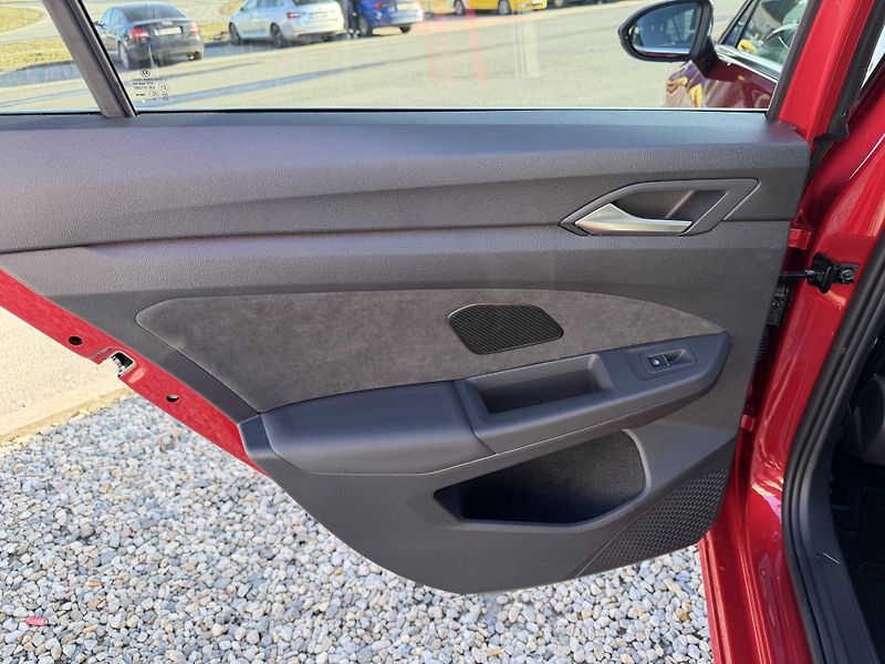 Volkswagen Golf TSi/110kW - STYLE,Webasto,H&K - fotka 49 z 80