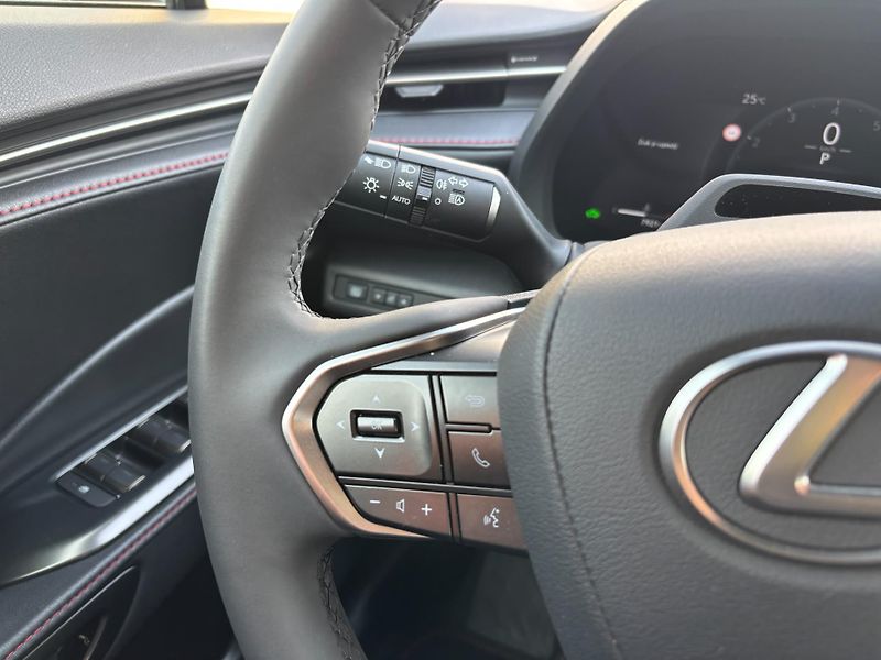 Lexus LBX 1.5 HSD e-CVT Emotion Tech - fotka 16 z 27